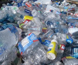 tas de plastique recyclable